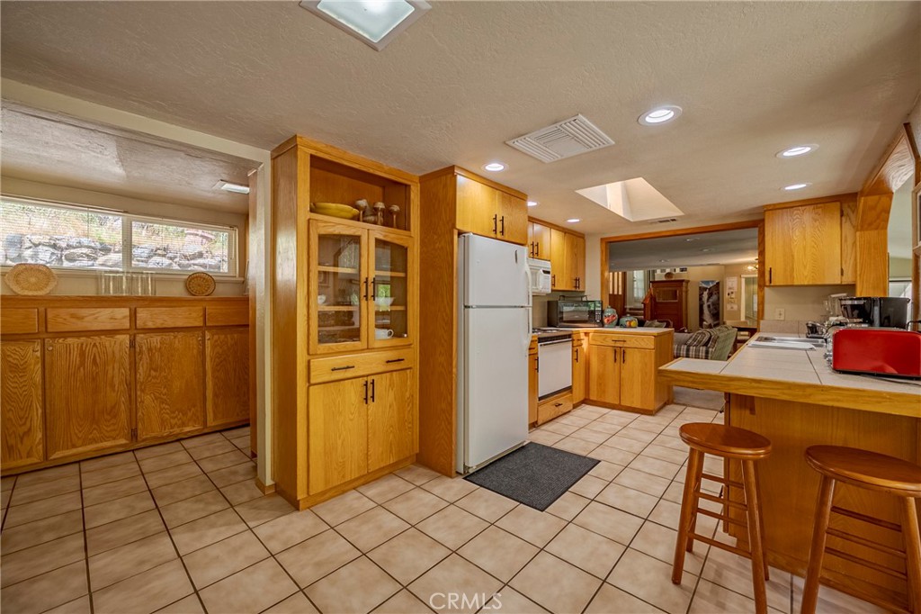 9977 Incline Rd, El Portal, CA 95318