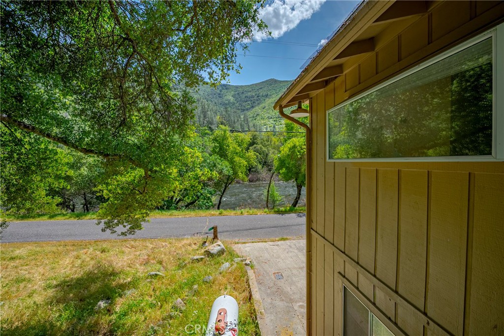 9977 Incline Rd, El Portal, CA 95318