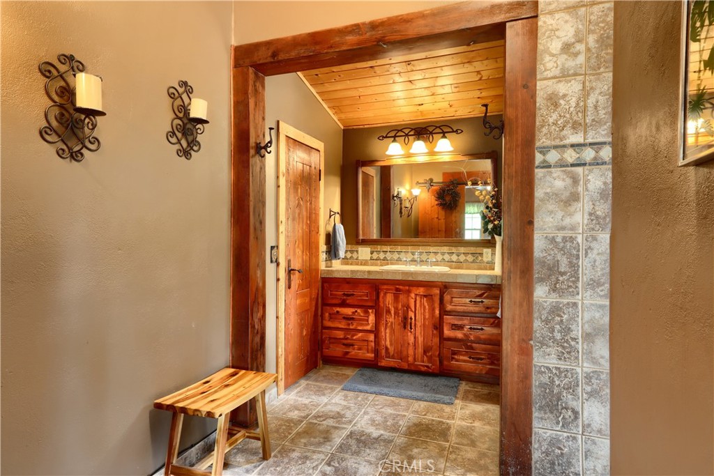 7072 Cranes Nest Rd, Mariposa, CA 95338