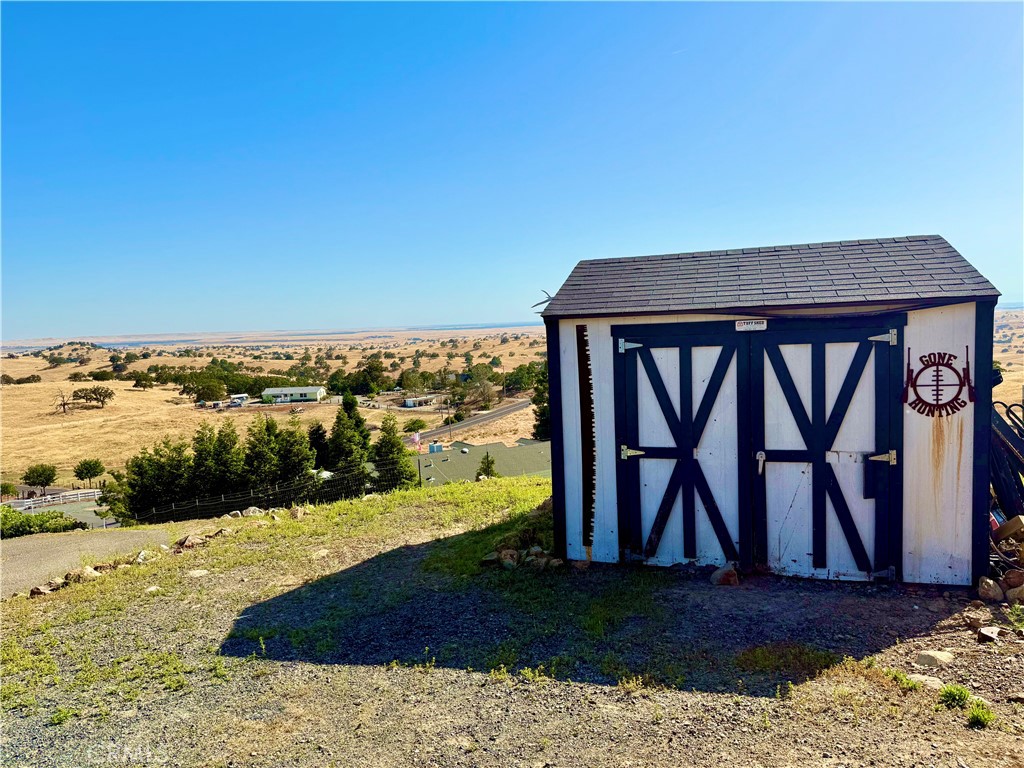 9307 Banderilla Dr, La Grange, CA 95329