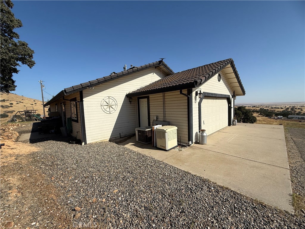 9307 Banderilla Dr, La Grange, CA 95329