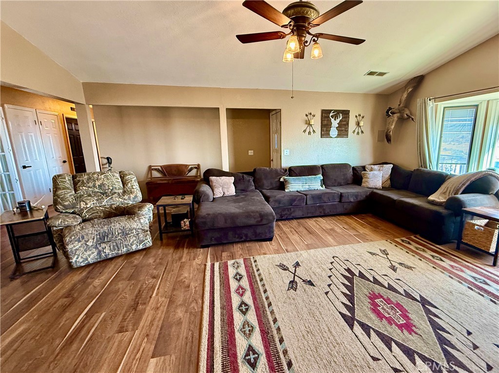 9307 Banderilla Dr, La Grange, CA 95329