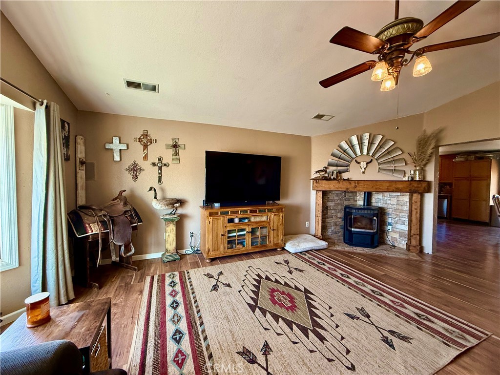 9307 Banderilla Dr, La Grange, CA 95329