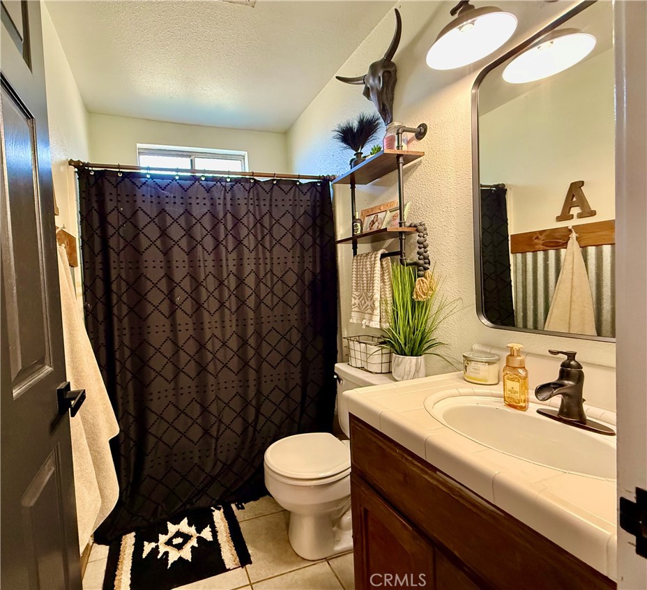 9307 Banderilla Dr, La Grange, CA 95329