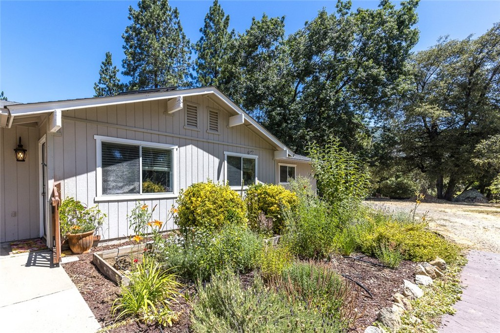 45315 Forest Ridge Dr, Ahwahnee, CA 93601