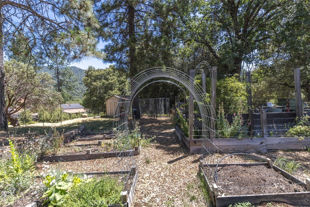 45315 Forest Ridge Dr, Ahwahnee, CA 93601