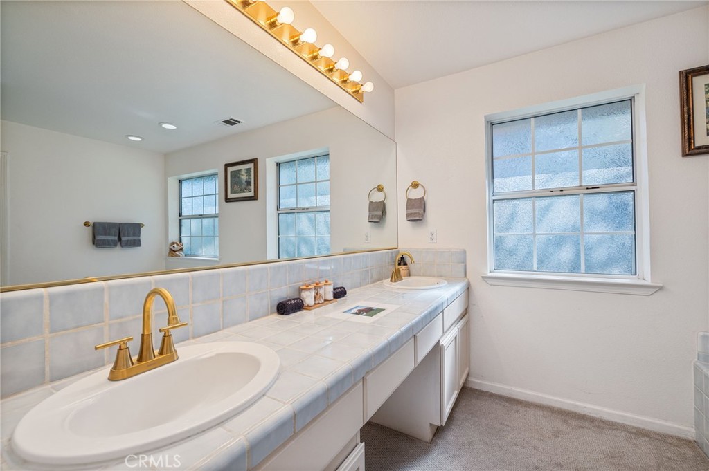 39301 Moonray Ln, Oakhurst, CA 93644