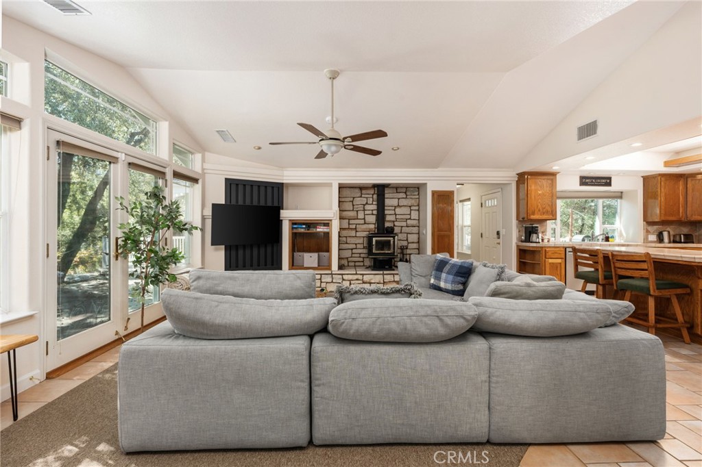 6657 Deer Park, Midpines, CA 95345