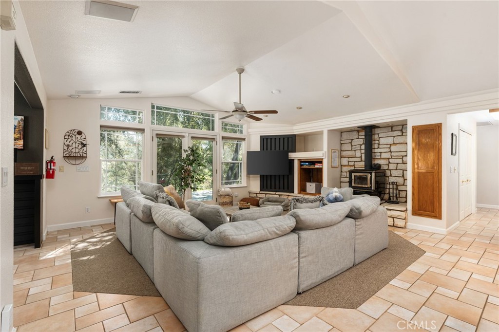 6657 Deer Park, Midpines, CA 95345