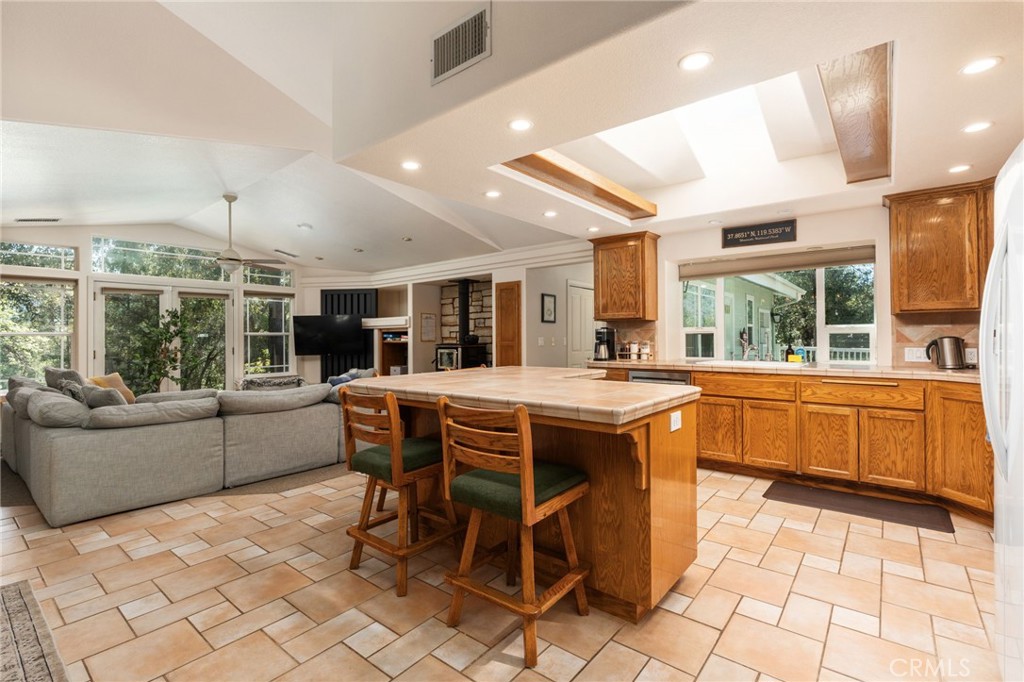6657 Deer Park, Midpines, CA 95345