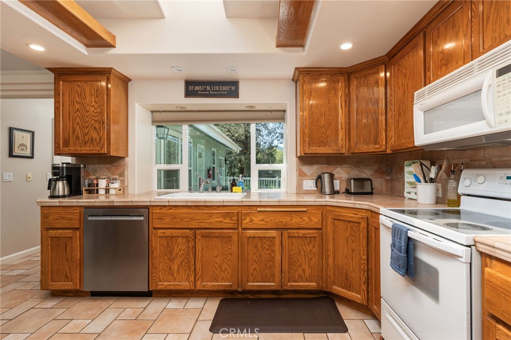 6657 Deer Park, Midpines, CA 95345