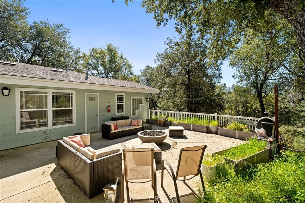 6657 Deer Park, Midpines, CA 95345