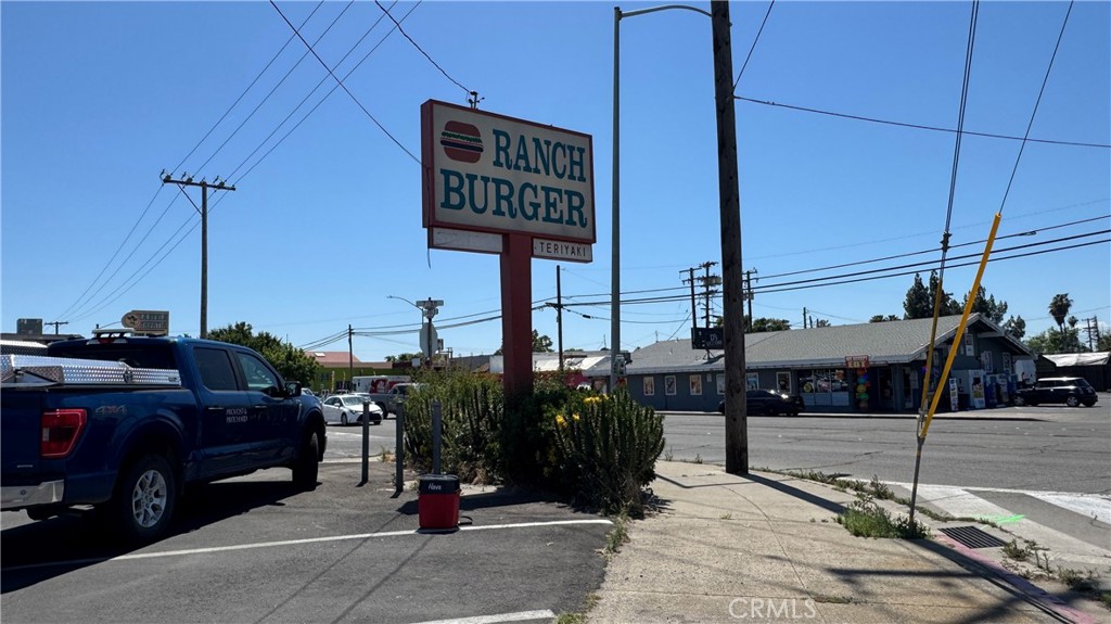 690 C St, Turlock, CA 95380