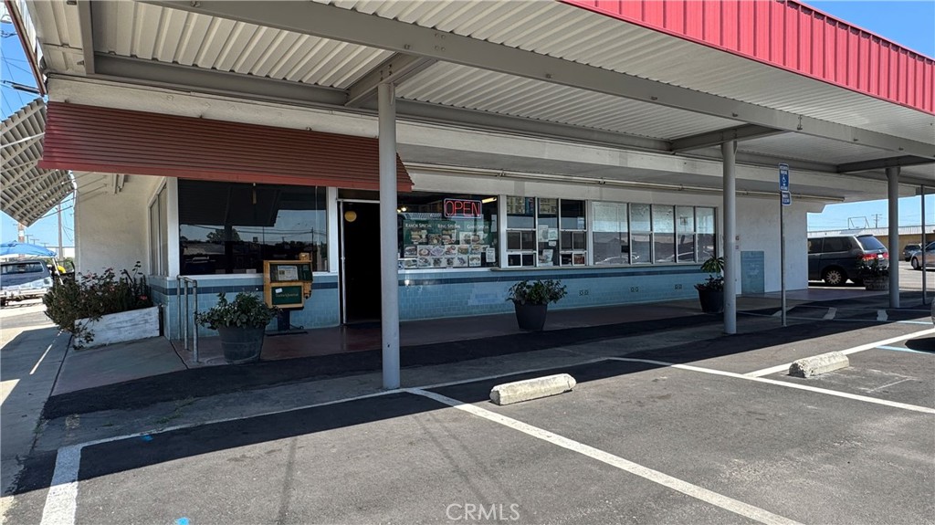 690 C St, Turlock, CA 95380