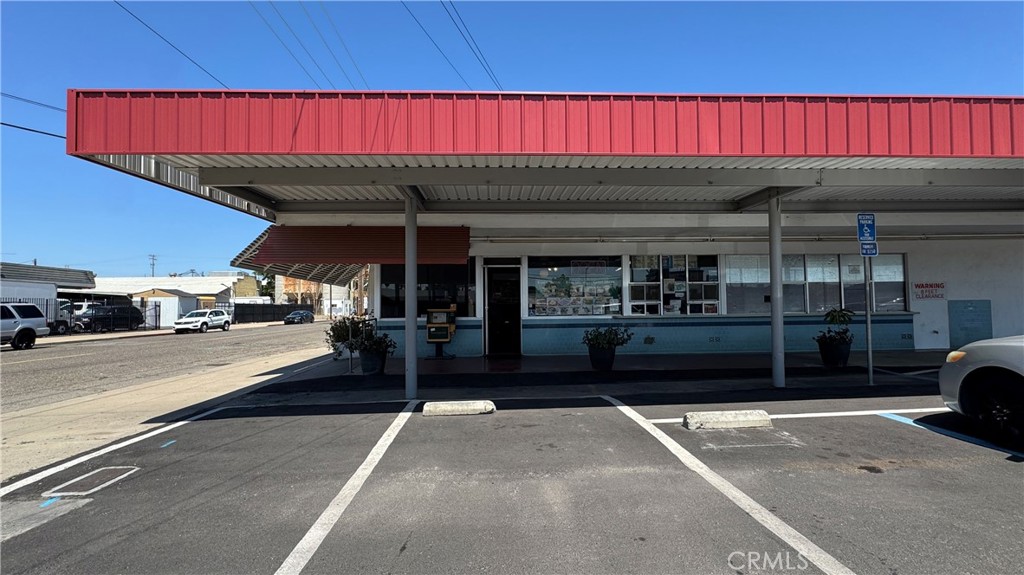690 C St, Turlock, CA 95380