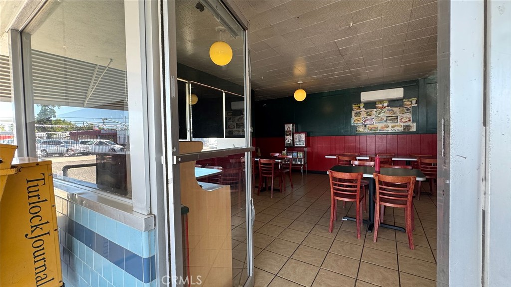 690 C St, Turlock, CA 95380