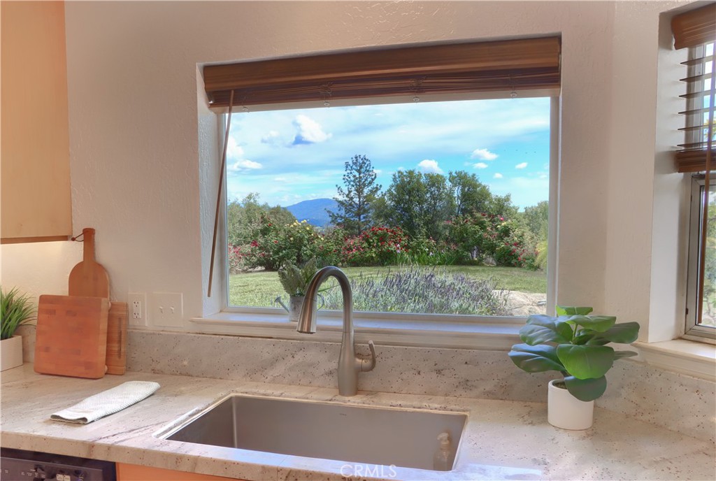 5603 Clouds Rest Rd, Mariposa, CA 95338