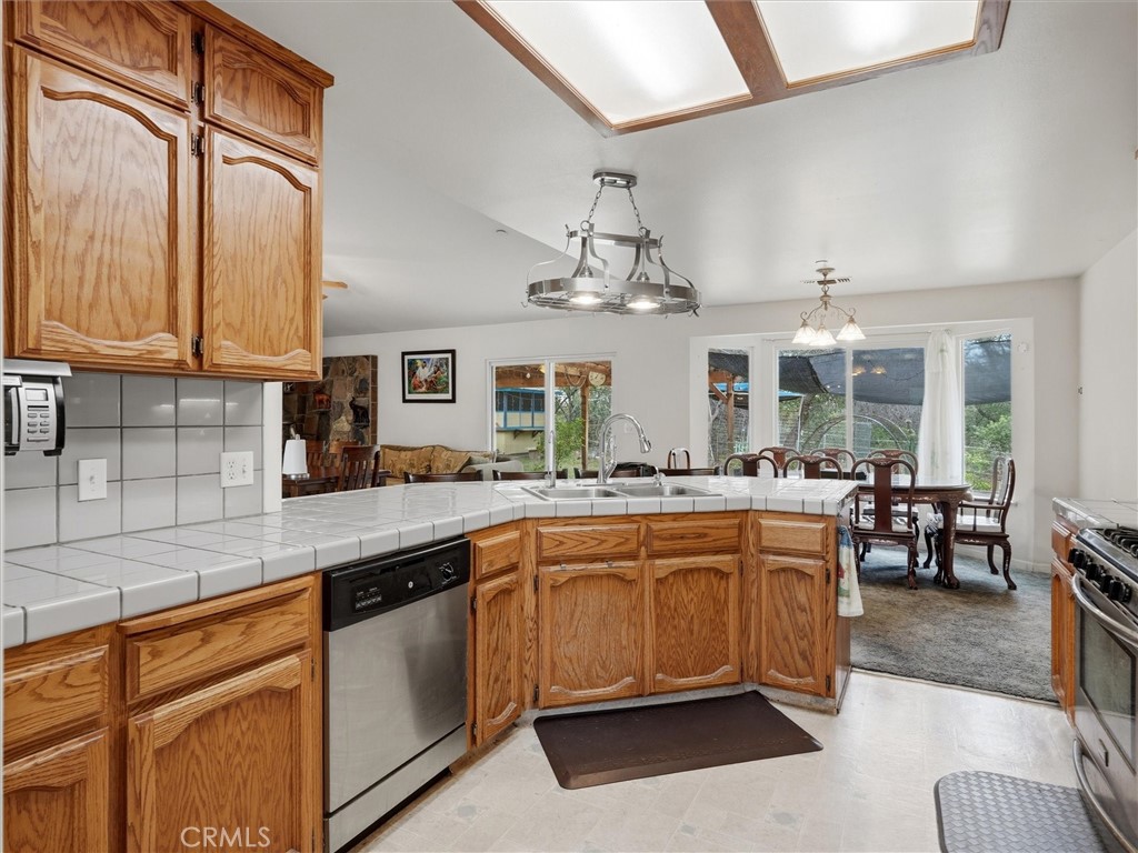 6155 N State Highway 49, Mariposa, CA 95338