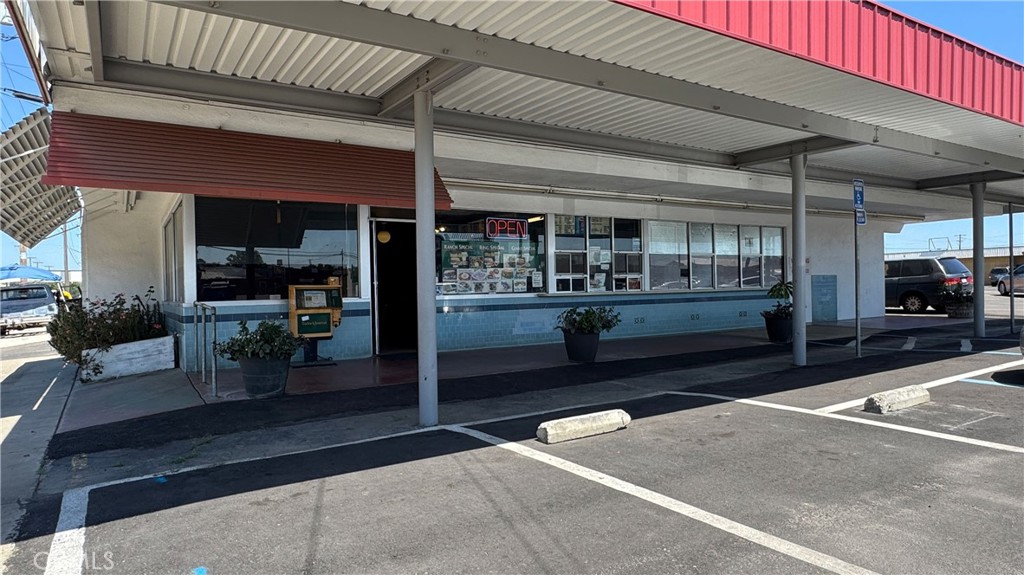 690 C St, Turlock, CA 95380