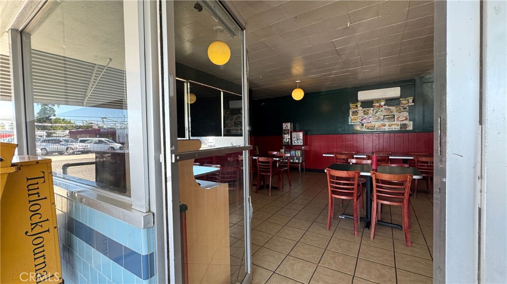 690 C St, Turlock, CA 95380
