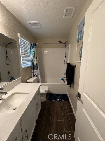 1108 W W Encore Way, Madera, CA 93636