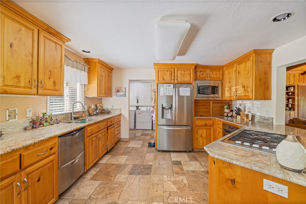 45871 Sutton Dr, Oakhurst, CA 93644