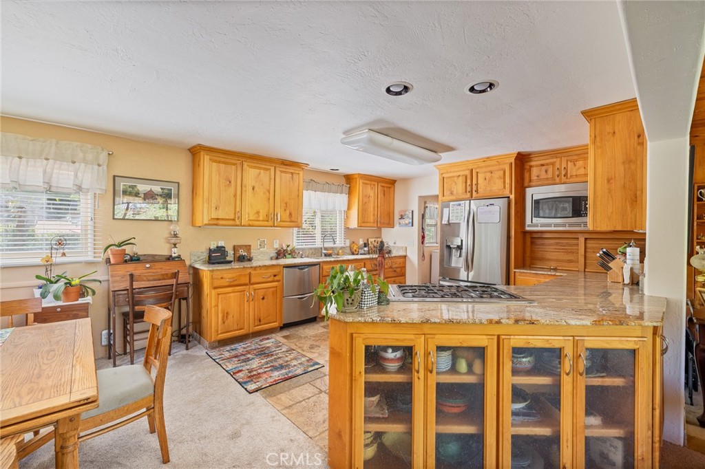 45871 Sutton Dr, Oakhurst, CA 93644