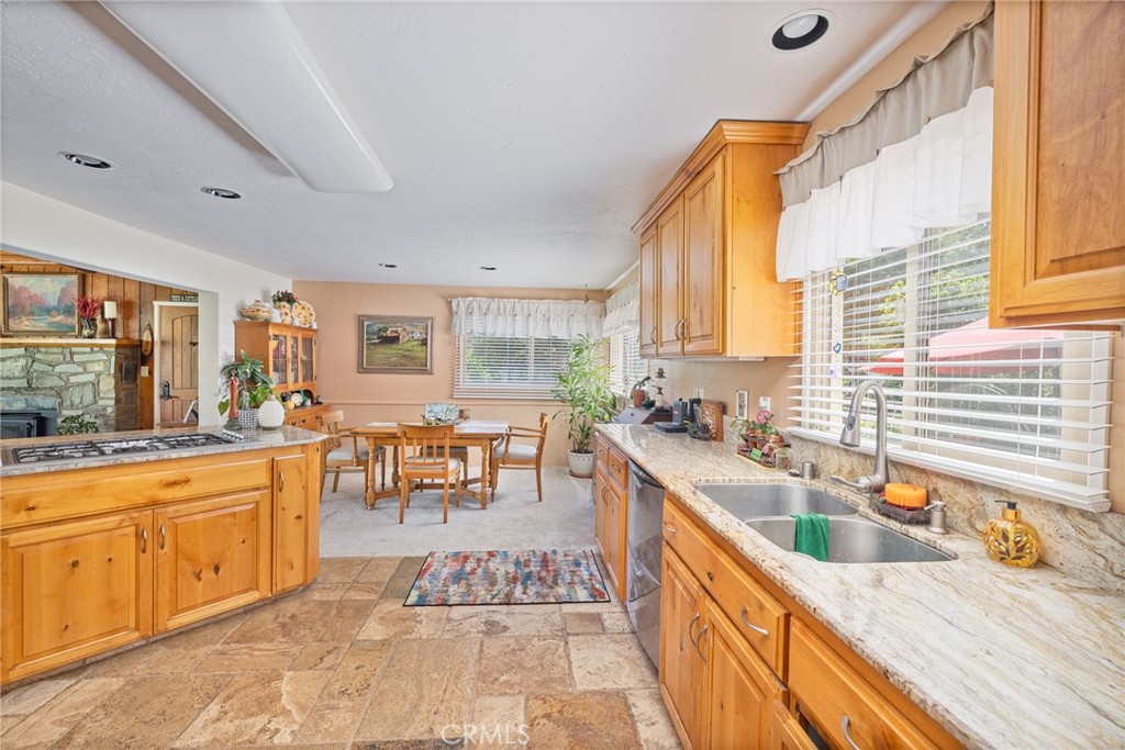 45871 Sutton Dr, Oakhurst, CA 93644