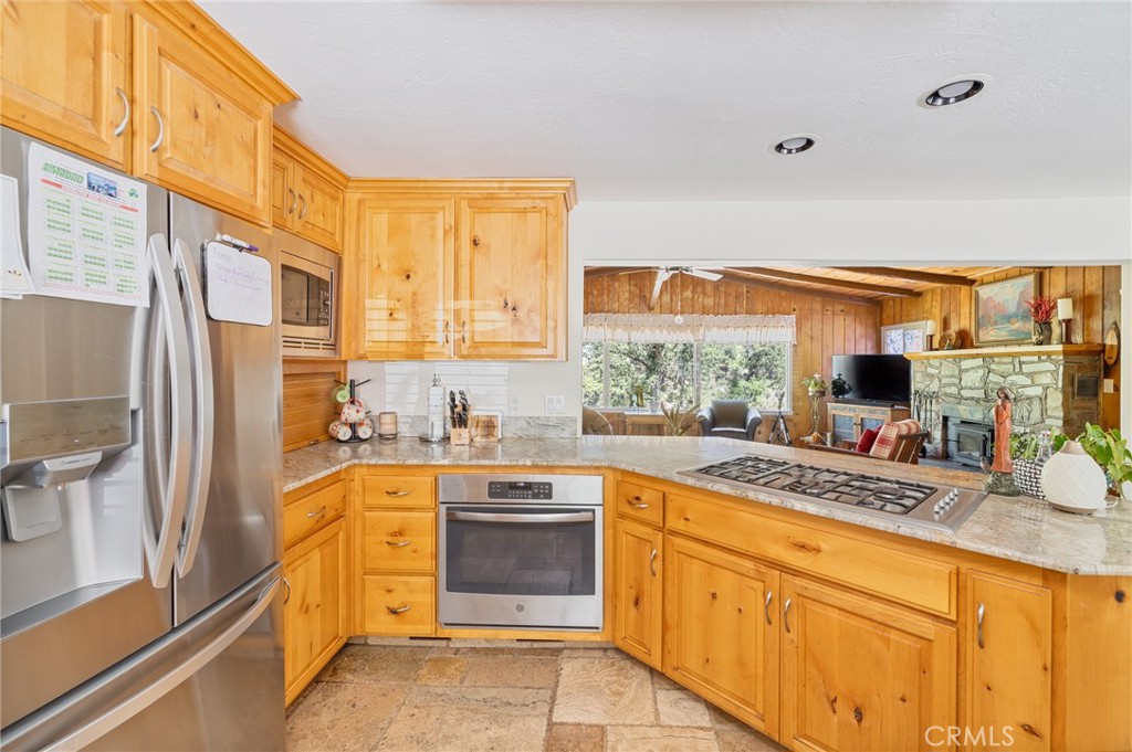45871 Sutton Dr, Oakhurst, CA 93644