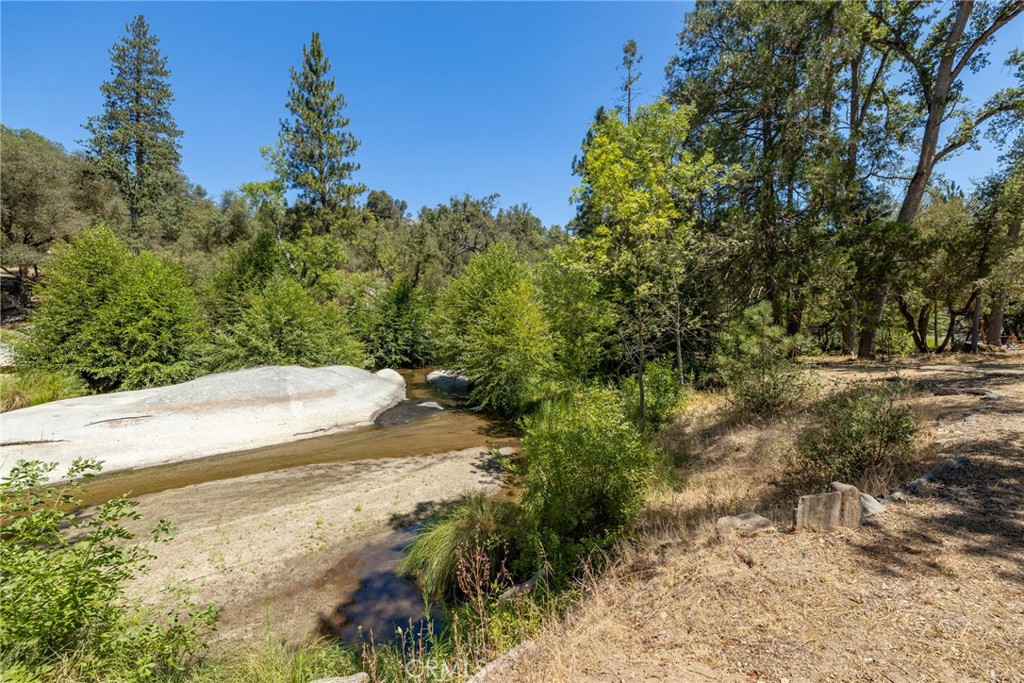45871 Sutton Dr, Oakhurst, CA 93644