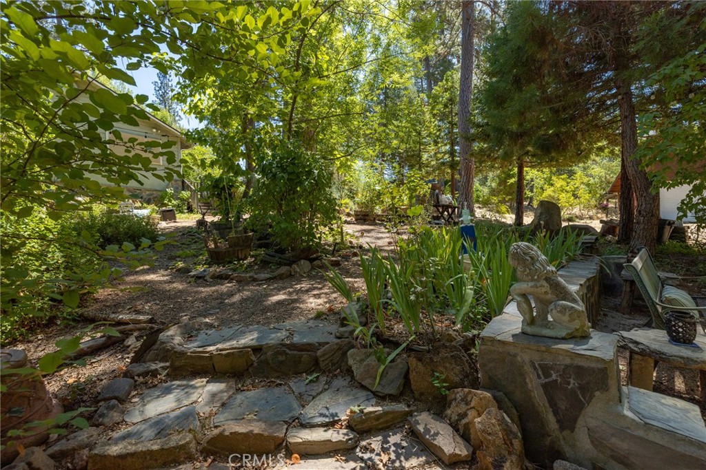45871 Sutton Dr, Oakhurst, CA 93644