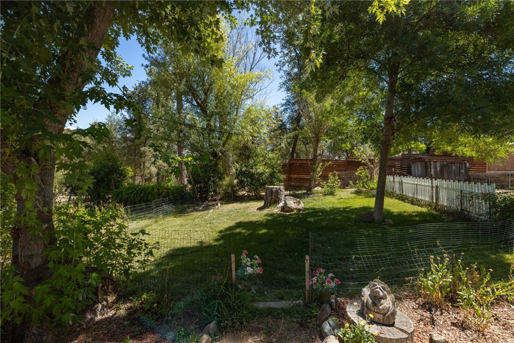 45871 Sutton Dr, Oakhurst, CA 93644