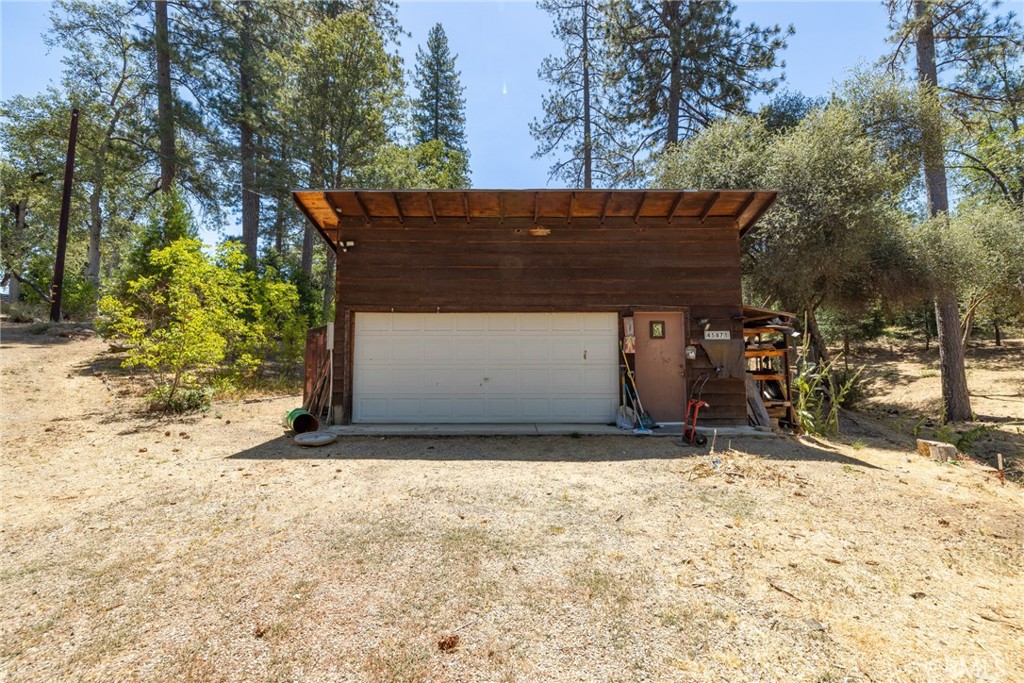 45871 Sutton Dr, Oakhurst, CA 93644
