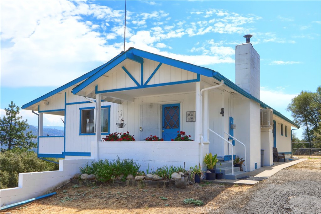 5767 Meadow Ln, Mariposa, CA 95338