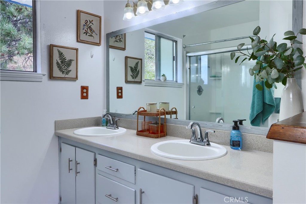5767 Meadow Ln, Mariposa, CA 95338