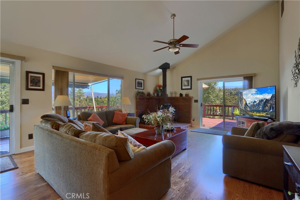 38393 Crestview Ln, Oakhurst, CA 93644