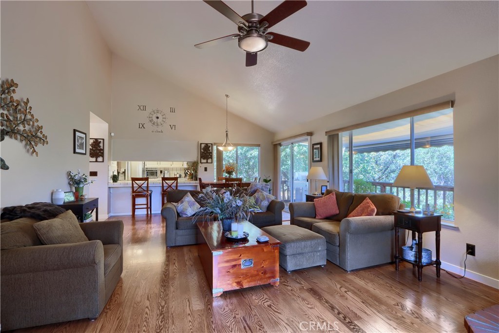 38393 Crestview Ln, Oakhurst, CA 93644