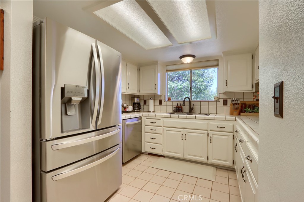 38393 Crestview Ln, Oakhurst, CA 93644