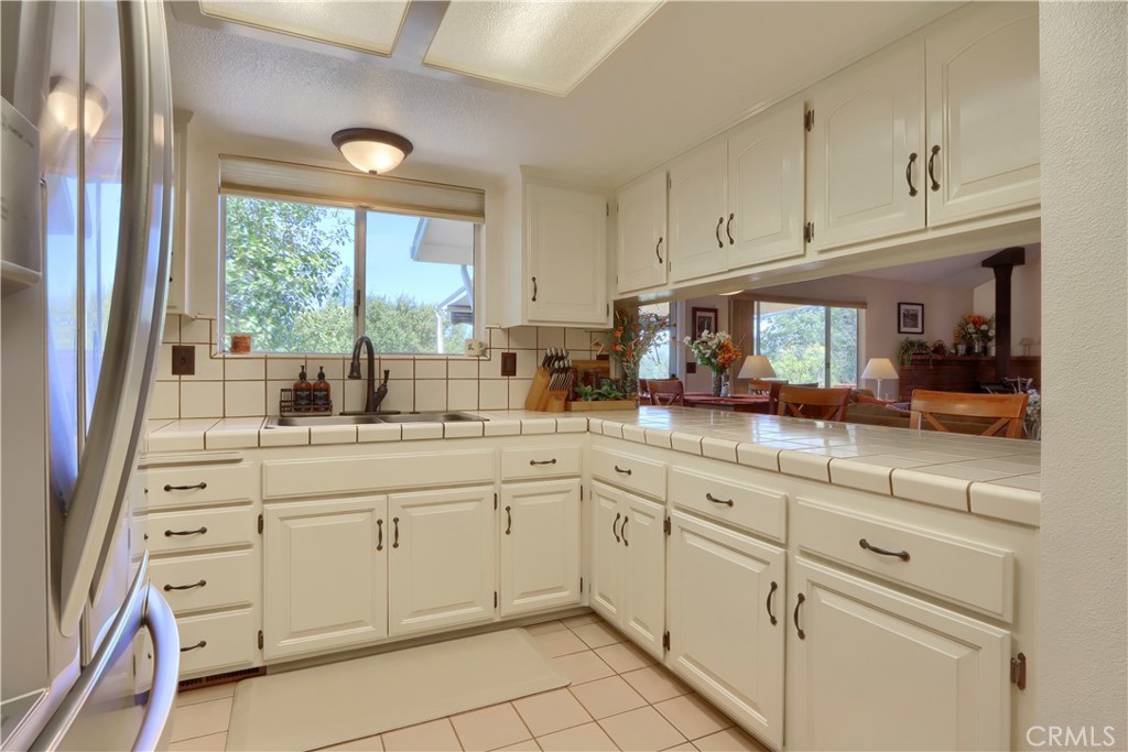 38393 Crestview Ln, Oakhurst, CA 93644