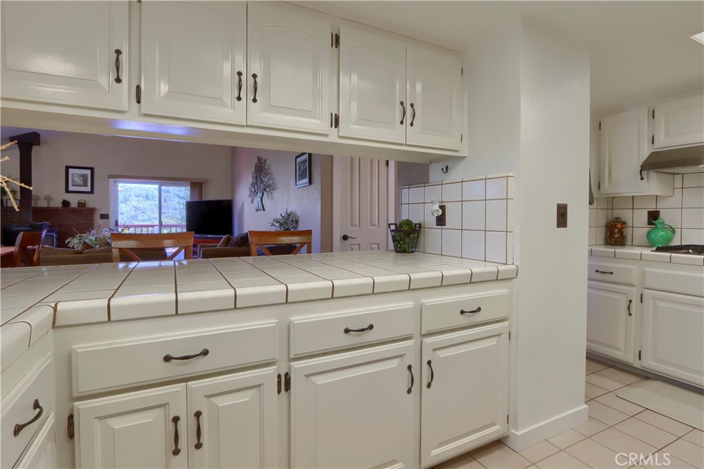 38393 Crestview Ln, Oakhurst, CA 93644