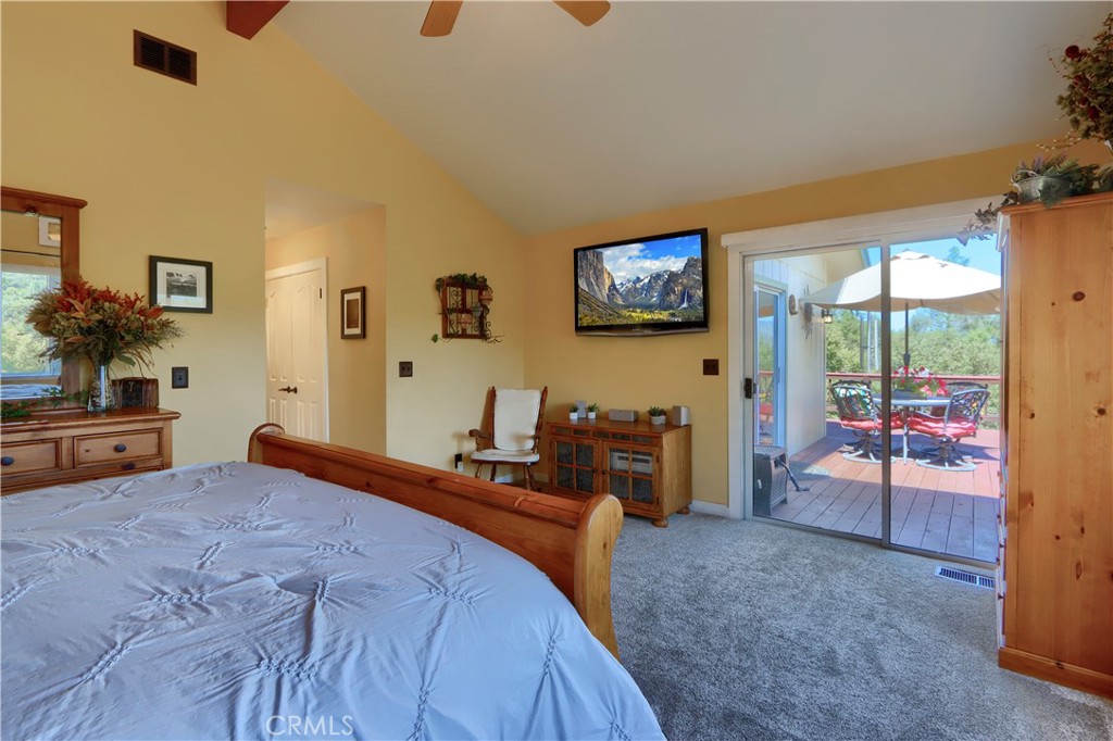 38393 Crestview Ln, Oakhurst, CA 93644