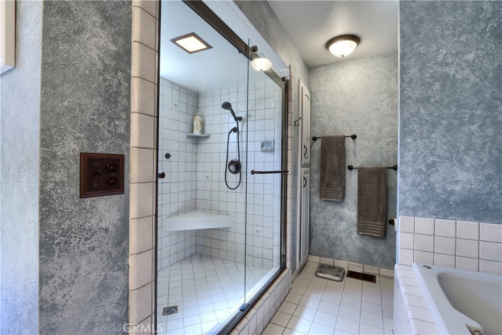 38393 Crestview Ln, Oakhurst, CA 93644