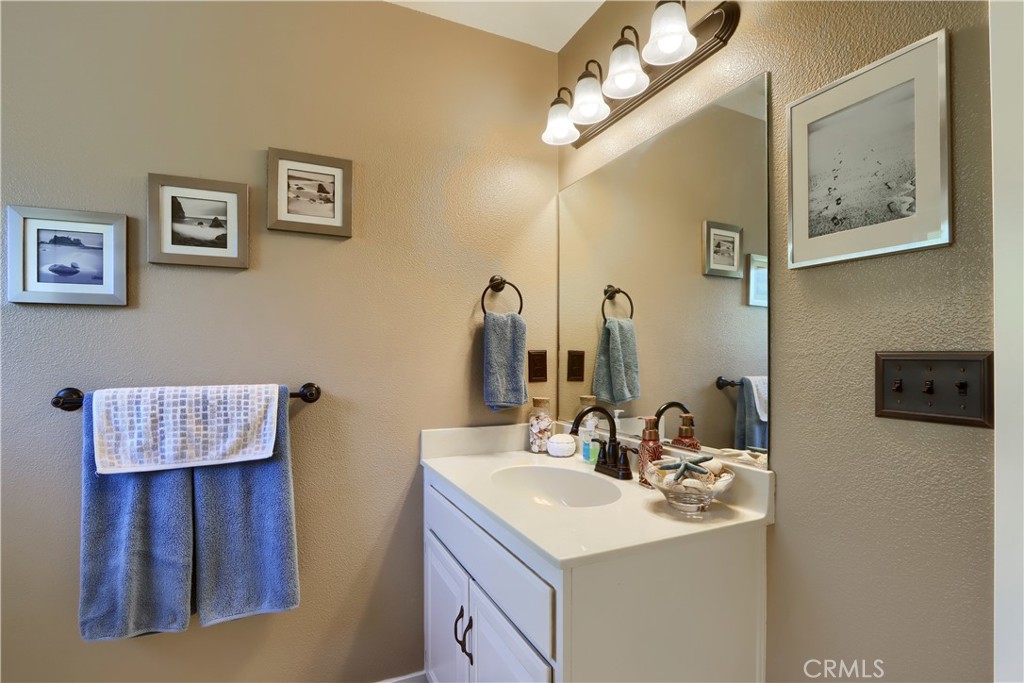 38393 Crestview Ln, Oakhurst, CA 93644