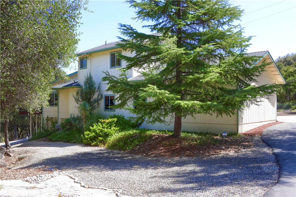 38393 Crestview Ln, Oakhurst, CA 93644