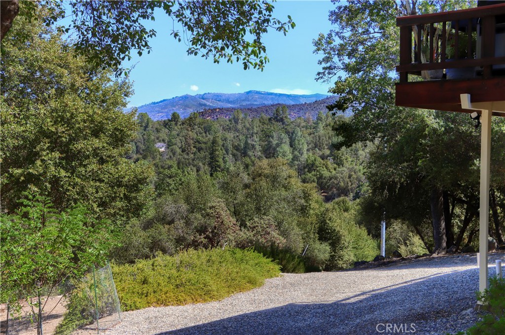 38393 Crestview Ln, Oakhurst, CA 93644