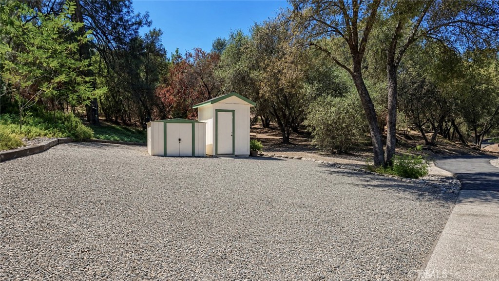 38393 Crestview Ln, Oakhurst, CA 93644