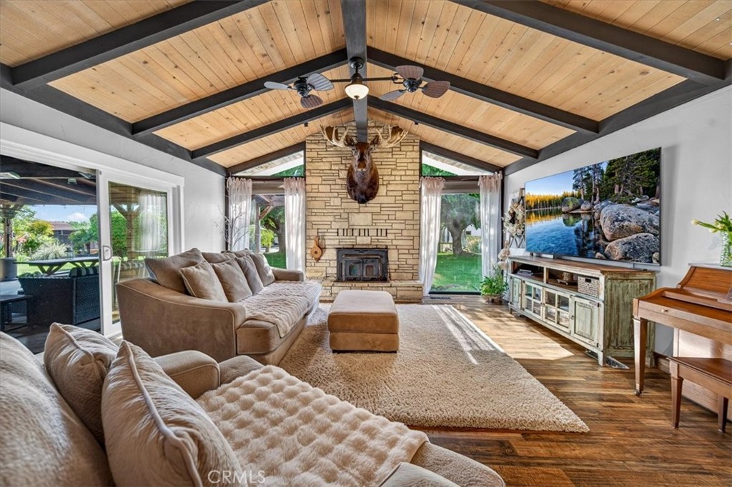 5325 N Greenwood Dr, Clovis, CA 93619