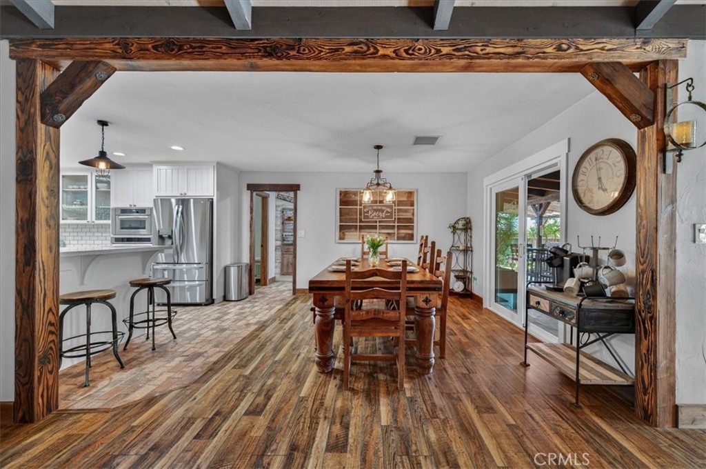 5325 N Greenwood Dr, Clovis, CA 93619