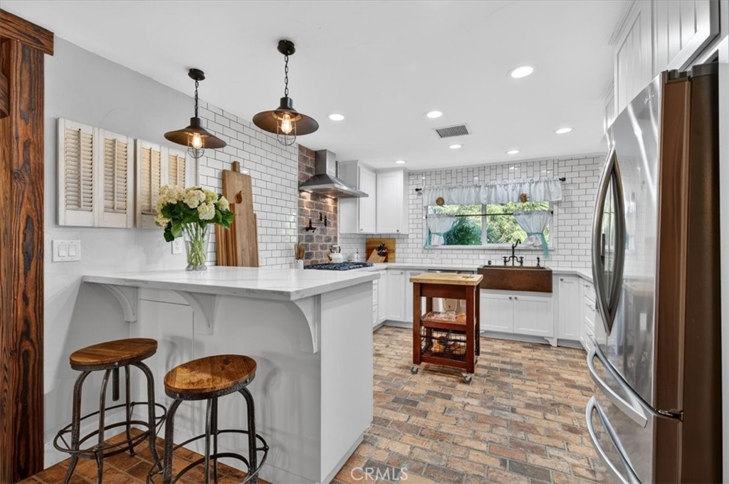 5325 N Greenwood Dr, Clovis, CA 93619