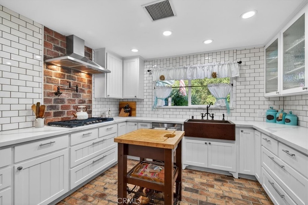 5325 N Greenwood Dr, Clovis, CA 93619